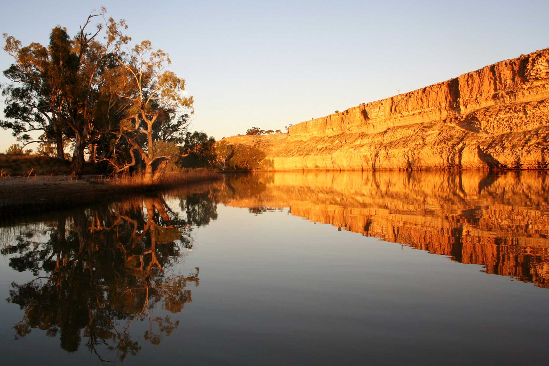 Counter-cyclical trade of water allocations